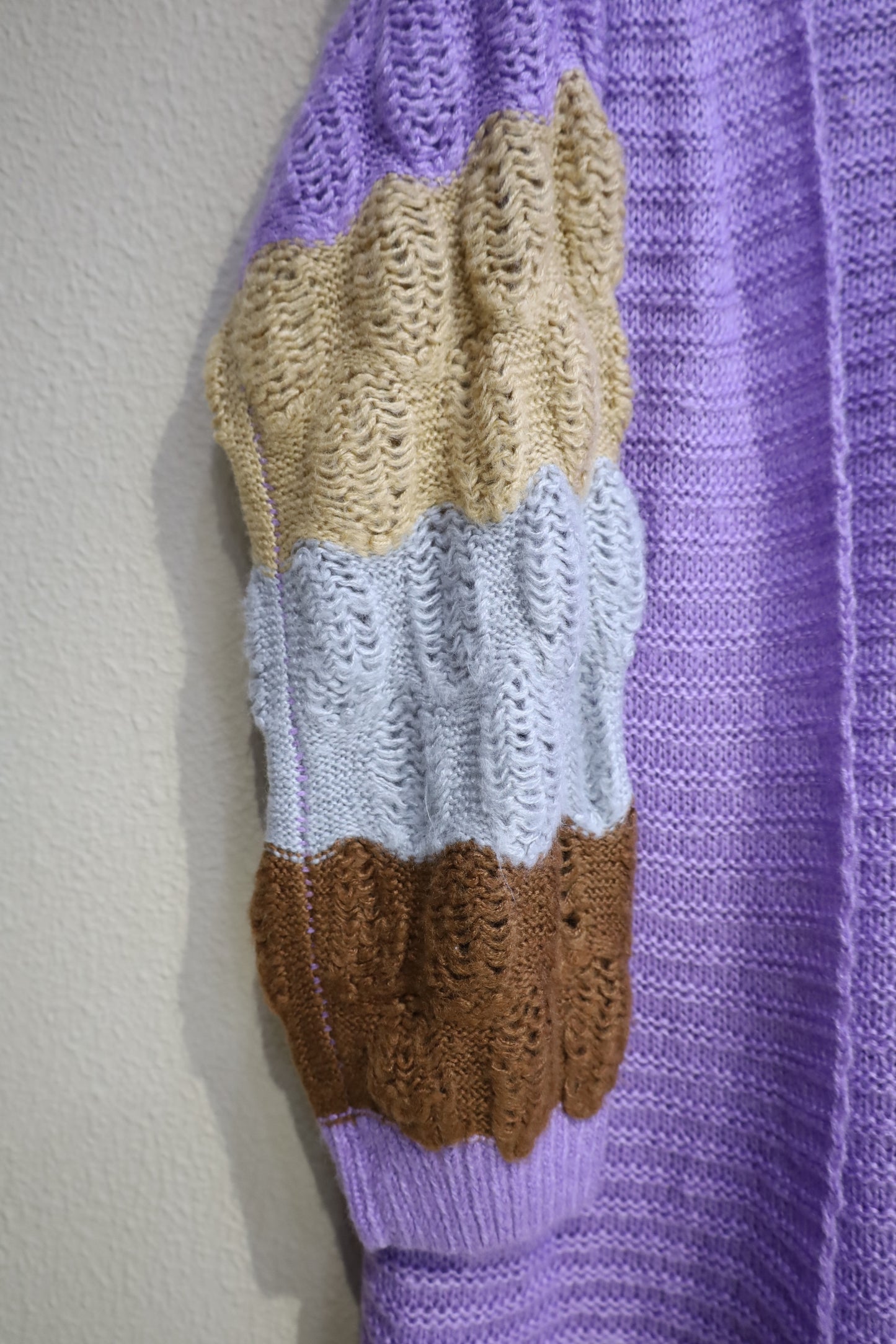 760 / UNKNOWN early2000's design cardigan