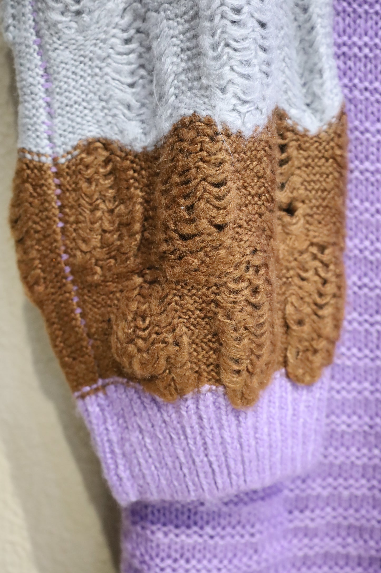 760 / UNKNOWN early2000's design cardigan