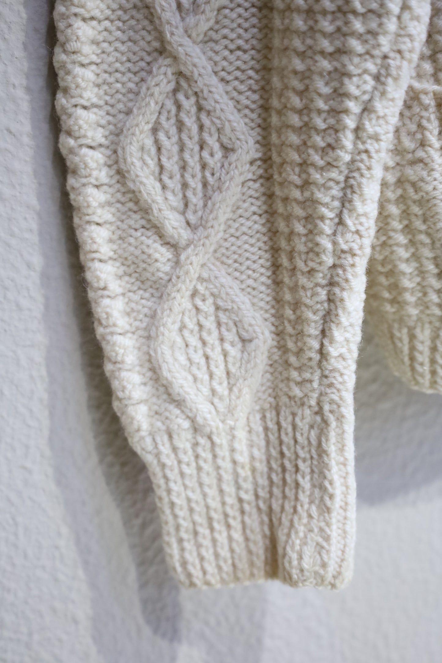 931 / UNKNOWN Alan cable knit cardigan