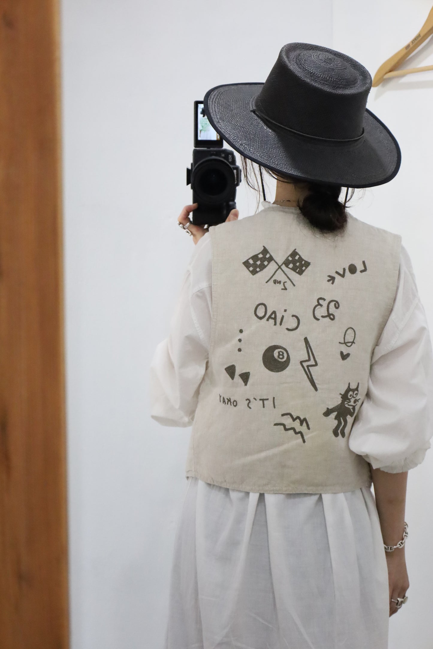 HOWIE embroidery linen vest (beige)