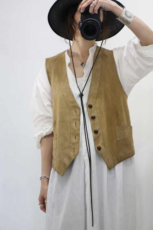 A884 / UNKNOWN OLD suede vest