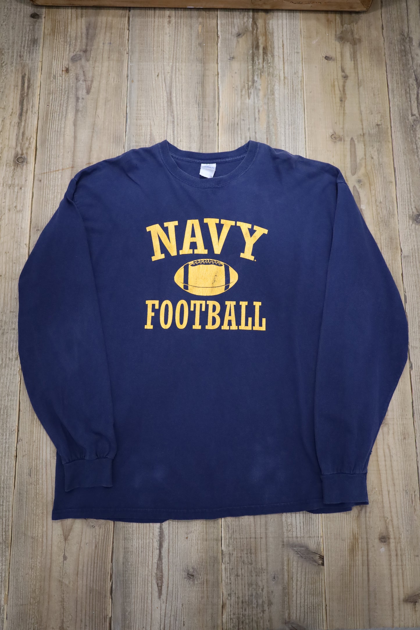 A833 / 2000's GILDAN NAVY FOOTBALL print long sleeve tee