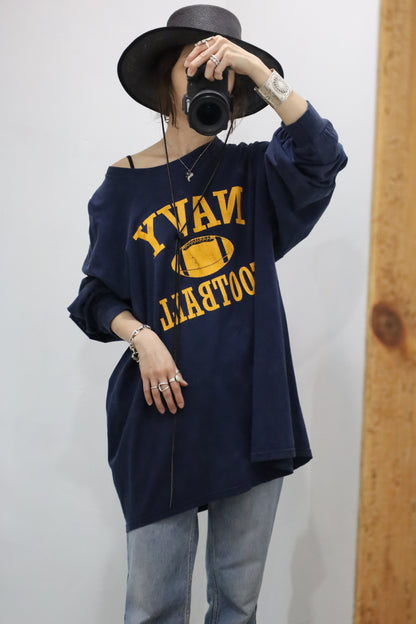 A833 / 2000's GILDAN NAVY FOOTBALL print long sleeve tee