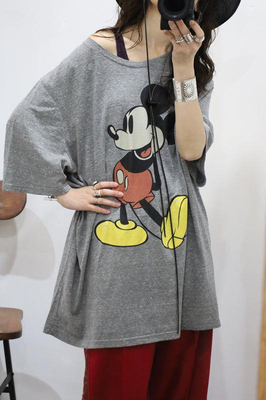 B836 / 2000's Disney Mickey mouse print tee